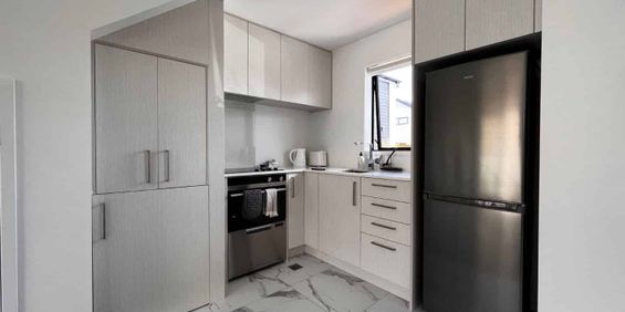 1 Bedroom Modern Townhouse - Photo 3