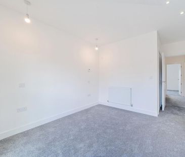 4 bedroom detached house to rent - Photo 4