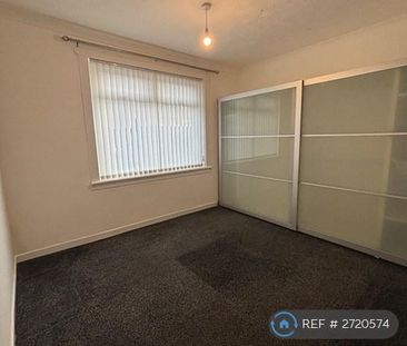 3 bedroom flat to rent - Photo 6