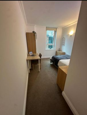 4 bedroom flat share to rent - Photo 1