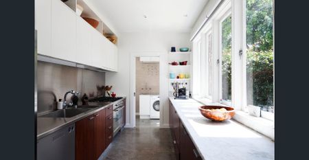 Sunfilled, Spacious, Sandstone Terrace in the Heart of Paddington - Photo 3