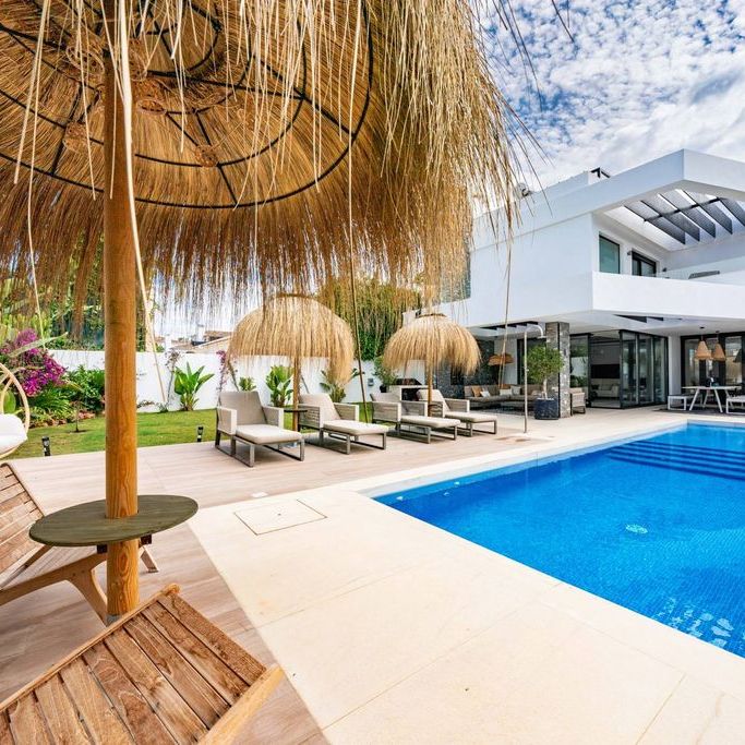 5 bedroom luxury Villa for rent in San Pedro de Alcántara, Spain - Photo 1