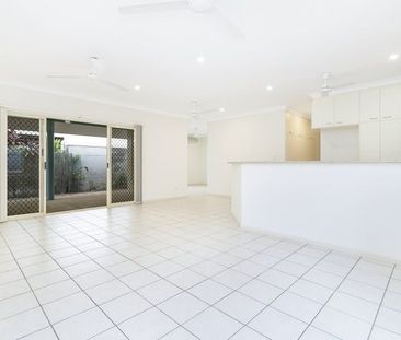 SPACE, STYLE & SERENITY IN DURACK - Photo 6