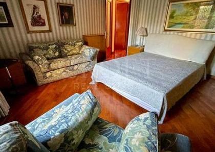 Monteverde Vecchio-Terrace: Furnished 2 Bedroom, 2 Bath, spacious kitchen, living, large private terrace and garden. Bright, silent, near shops, services and transport, located on a quite street in a well kept building. Possible parking. Ref 2375