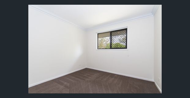 Modern Townhouse in Prime Mitchelton Location - Photo 1