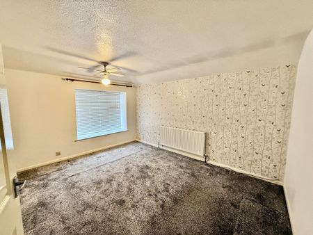 Detached 3-bed home on Links Close, Derby. lounge, conservatory, fitted kitchen, family bathroom, enclosed rear garden & driveway parking. Sought-after cul-de-sac near schools, shops & transport links. EPC D, Council Tax Band C. Available now, unfurnished, family friendly, early viewing advised. - Photo 3