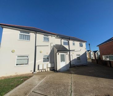 2 bedroom ground floor flat to rent - Photo 1