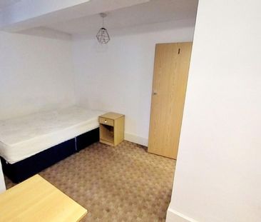 New Walk, Leicester - Photo 2