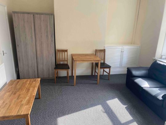 1 bedroom Flat To Let - Photo 1