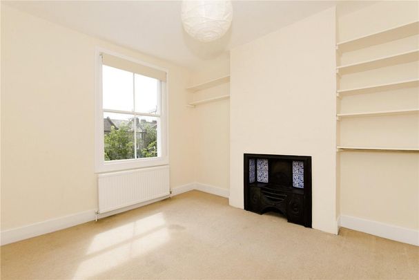 4 bedroom in Islington - Photo 1