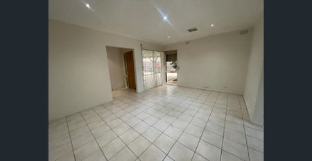 Cozy Family Home in Prime Location! - Photo 4