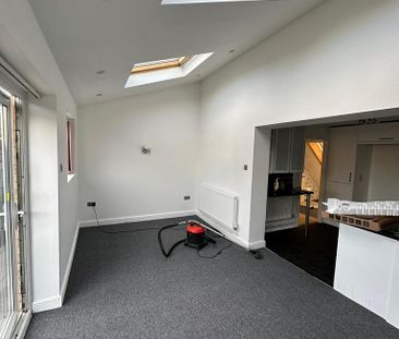 3 bedroom terraced house to rent - Photo 2