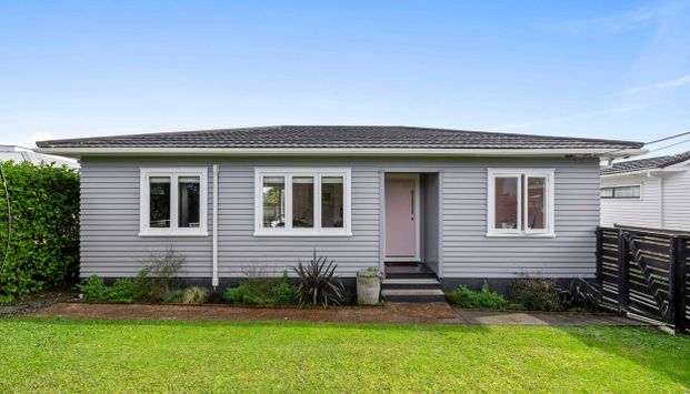 Tidy 2 bedrooms, Northcote - Photo 1