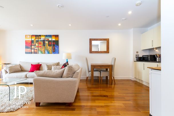 HAYES APARTMENTS CARDIFF CITY CENTRE FURNISHED ONE BEDROOM APARTMENT - Photo 1