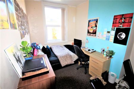 6 bedroom terraced house to rent - Photo 5