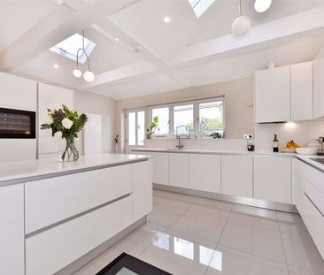Short let: all bills included. Immaculately presented and high-spec... - Photo 6
