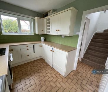 3 bedroom semi-detached house to rent - Photo 5