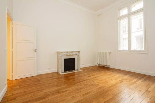 location Appartement T3 DE 125.65m² À PARIS - Photo 1