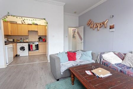 6 bedroom flat to rent - Photo 3