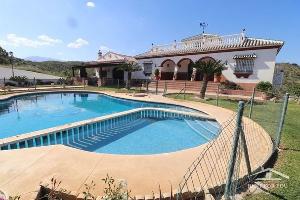 4 bedroom luxury Villa for rent in Guaro, Spain - Photo 1