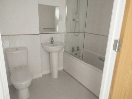 Price £900 pcm - Available 25/11/2024 - Unfurnished - Photo 5