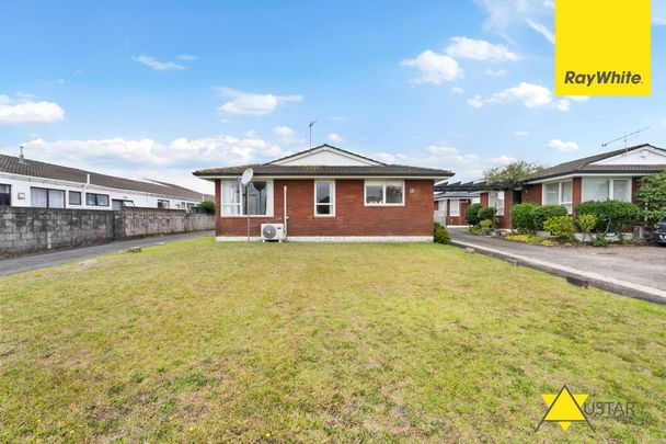 Two Bedroom and One Bathroom Unit in New Lynn! - Photo 1