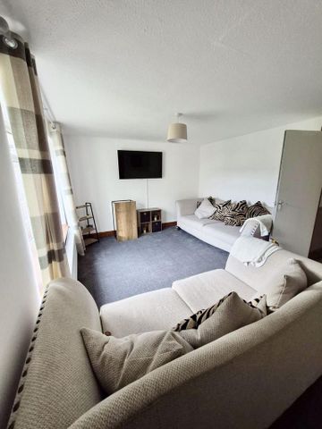 4 bedroom detached house to rent - Photo 4
