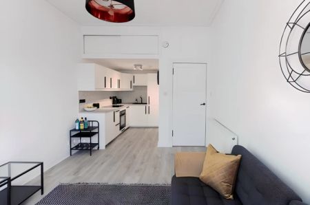 1Bedrooms, 1Bathrooms - Photo 2