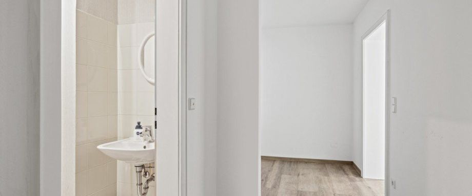 Wohnen trifft Natur - Großzügige Gartenwohnung mit Einbauküche - Photo 1