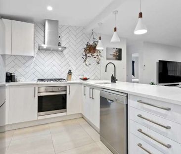 Renovated three bedroom home - Photo 4