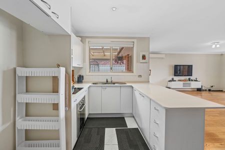 Prime Location! - Photo 5