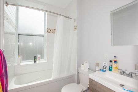 **BEAUTIFUL** 1 Bedroom Apartment in Hamilton!! - Photo 2