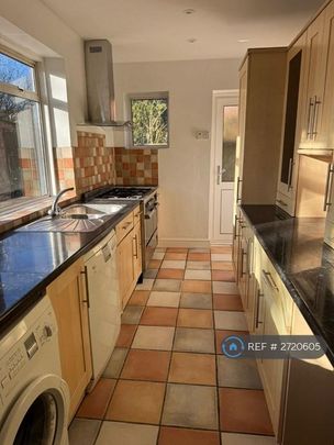 4 bedroom detached house to rent - Photo 1