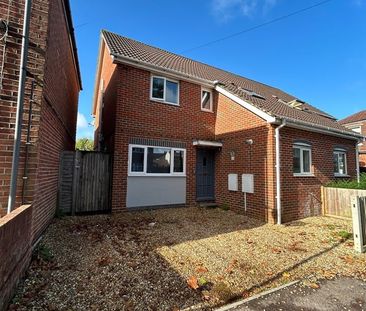 Room in a Shared House, Cedar Road, SO14 - Photo 5