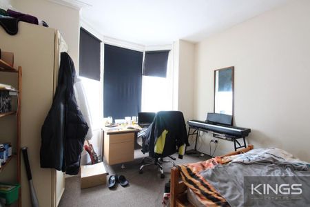 5 bedroom semi-detached house to rent - Photo 3