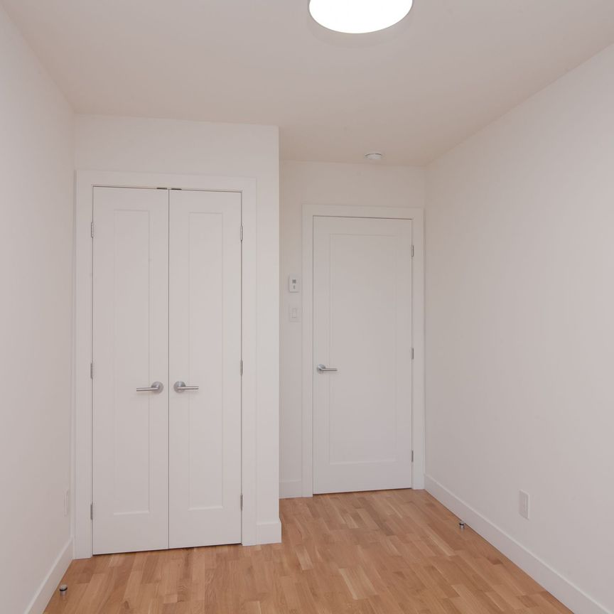 4505 Dupuis Avenue - Photo 1