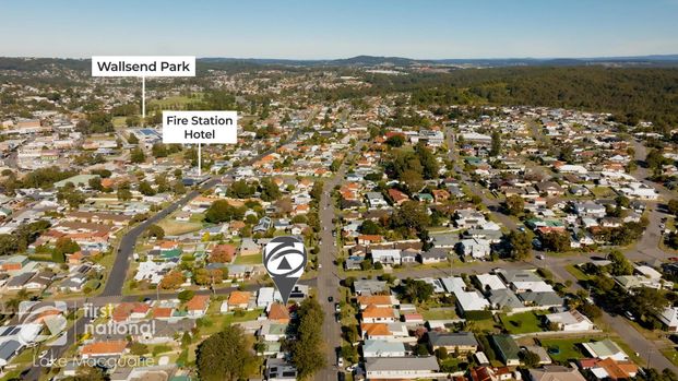 Spacious 4 Bedroom Home with Valley Views & Exceptional Garaging - Photo 1