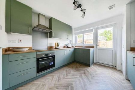 Kenley Avenue, Carterton, OX18 - Photo 3