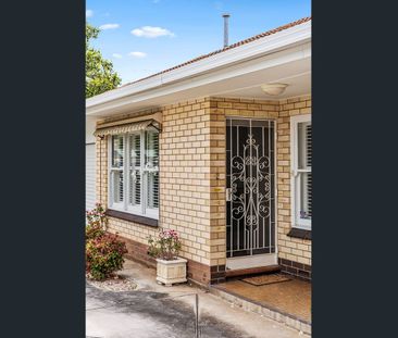 Light, Style & Modern Comfort by the Coast - Photo 2