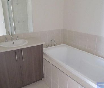 47 Skyline Circuit, Bahrs Scrub QLD 4207 - House For Rent | Domain - Photo 1