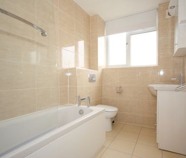 Radstone Court, Woking - Photo 4