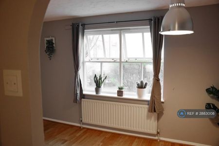 2 bedroom flat to rent - Photo 3