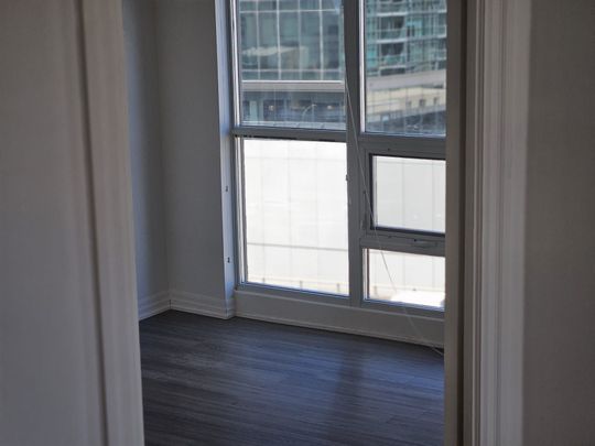 For Lease - 16 yonge Street Unit# 1005, Toronto, Ontario - Photo 1
