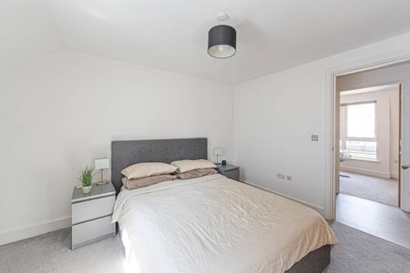 3 bedroom flat to rent - Photo 3