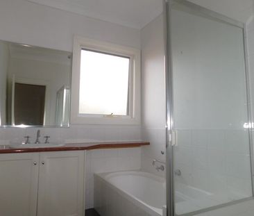 2/24 Ormond Road, Eaglemont - Photo 4