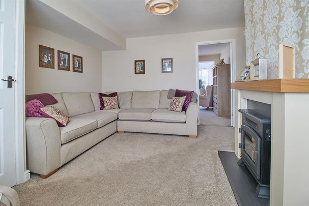 3 bedroom semi-detached house to rent - Photo 1