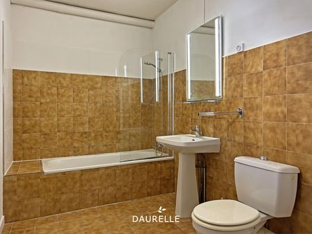 Location Appartement 2 pièces 61m² CHATEAURENARD 13160 - Photo 4