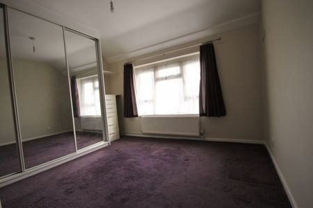 Ludlow Road, Feltham, Middlesex,TW13 - Photo 3