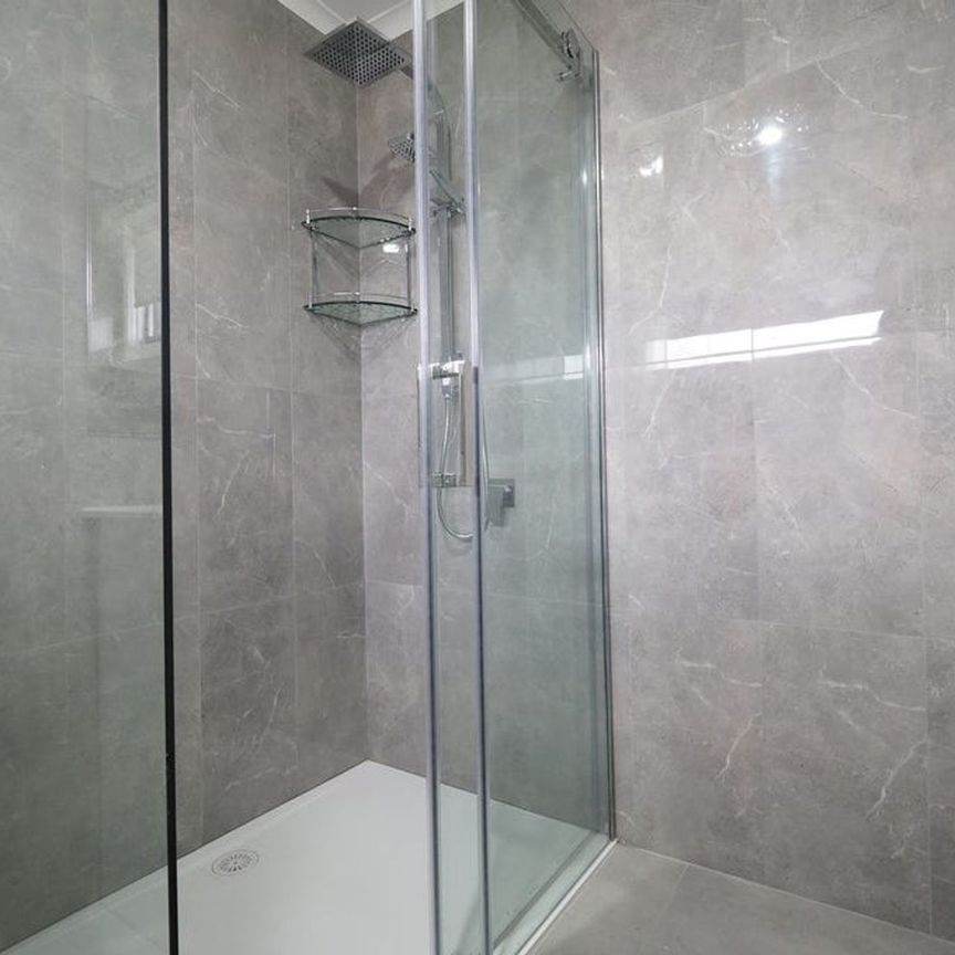 Stylish 2-Bedroom Unit in Box Hill - Perfect for Modern Living - Photo 1