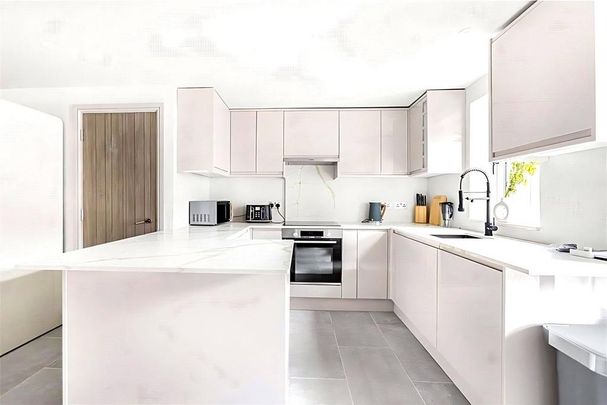4 bedroom apartment to rent - Photo 1